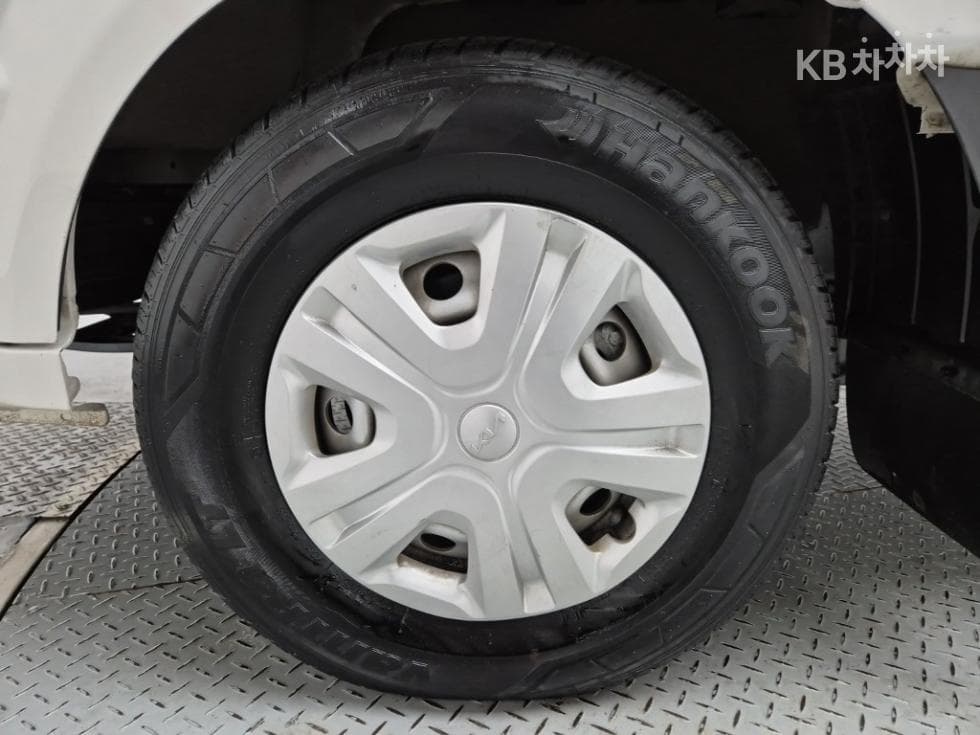 Киа The New (фейслифт) Бонго 3 (лек)1 тон Королевска кабина Удължено междуосие 2WD L Базов - 16