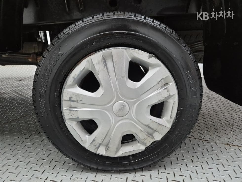 Киа The New (фейслифт) Бонго 3 (лек)1 тон Королевска кабина Удължено междуосие 2WD L Базов - 17