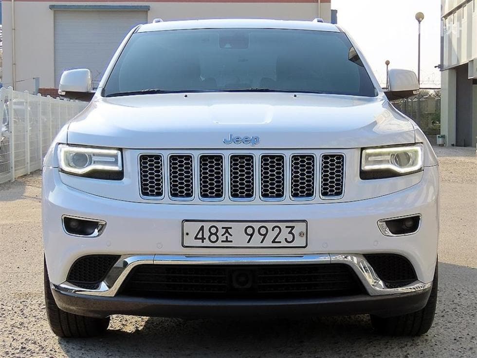 Jeep Grand Cherokee 3.0 CRD Overland Summit WK2 - Image 2