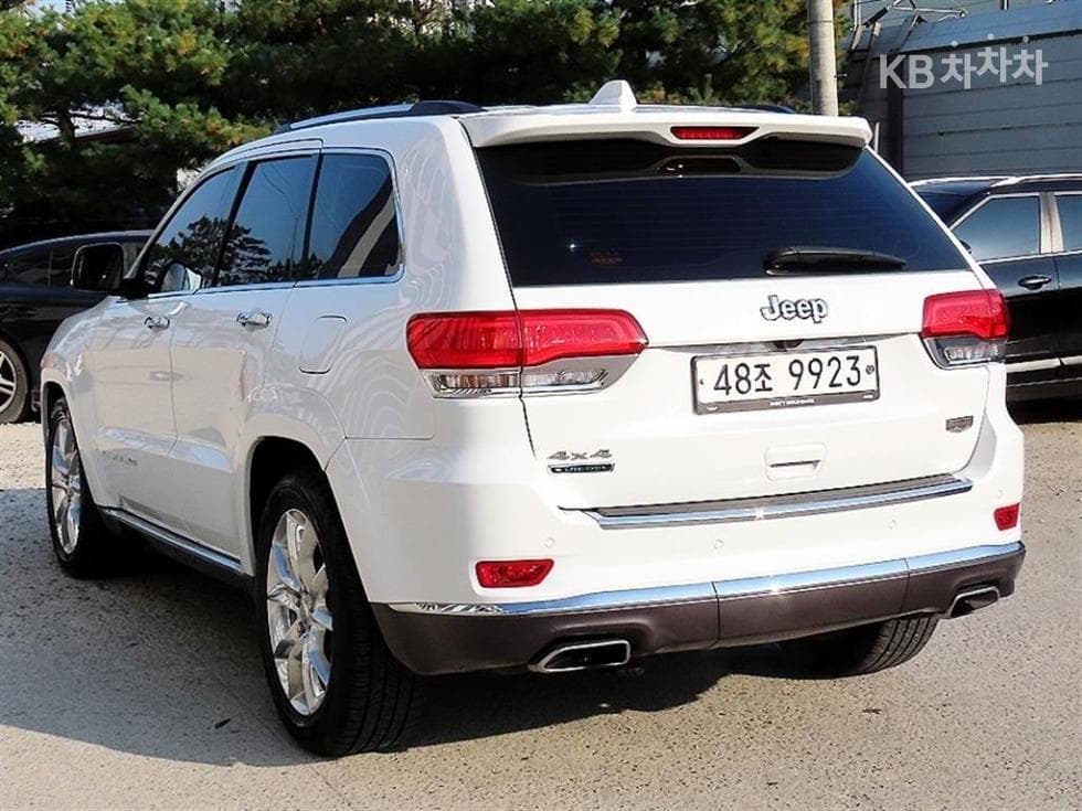 Jeep Grand Cherokee 3.0 CRD Overland Summit WK2 - Image 3