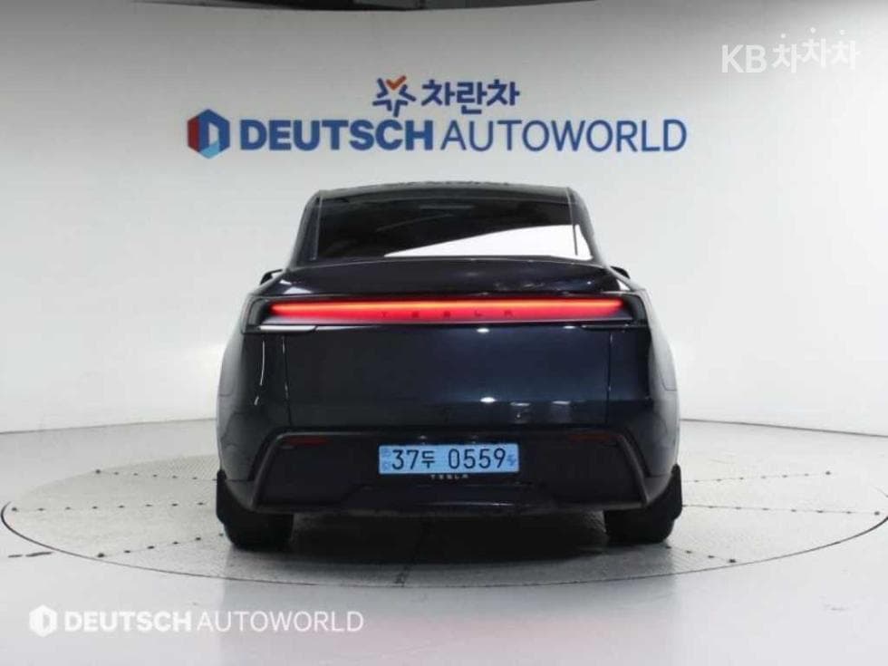 Tesla Model Y RWD Base - Image 4