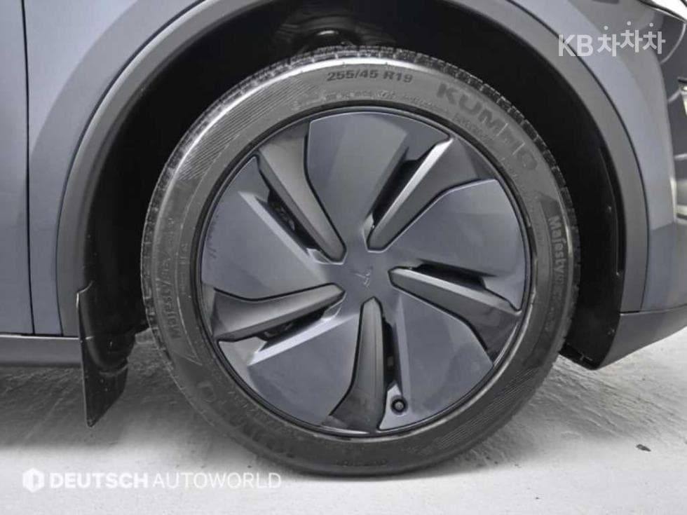 (37du0559)Tesla Model YRWD Base - 5