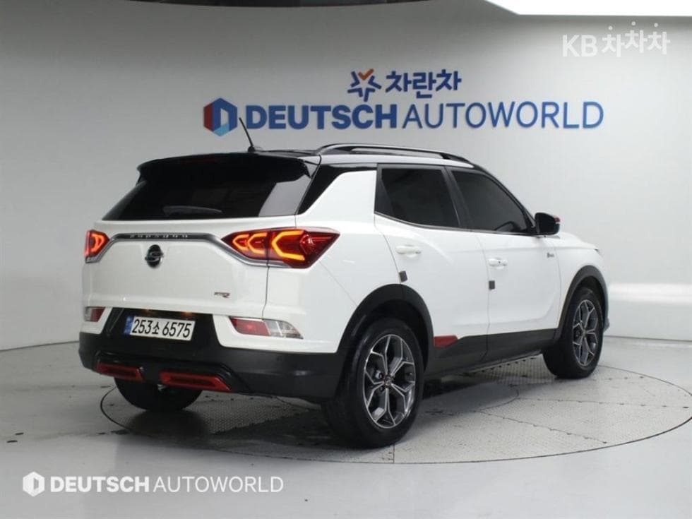 KG Mobility 뷰티플 코란도1.5 GDi Turbo 2WD R-PLUS - 6