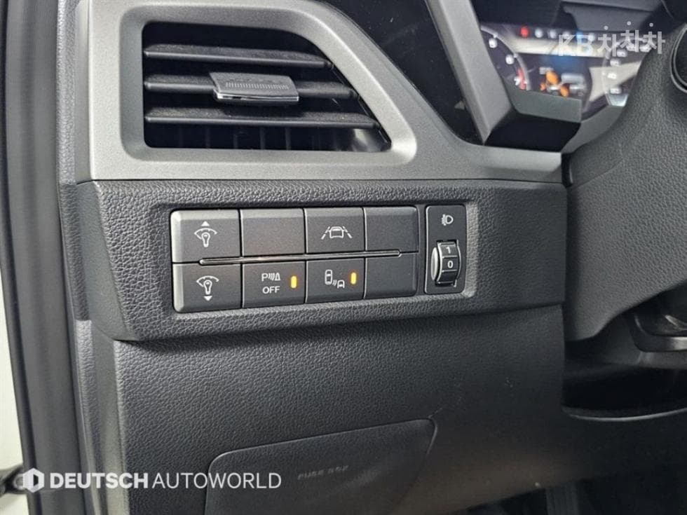KG Mobility 뷰티플 코란도1.5 GDi Turbo 2WD R-PLUS - 18