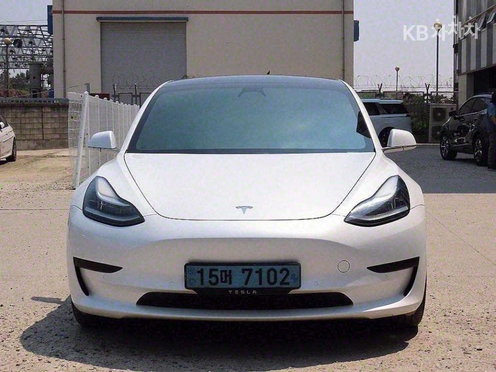 테슬라 Model 3 Long Range - Image 1