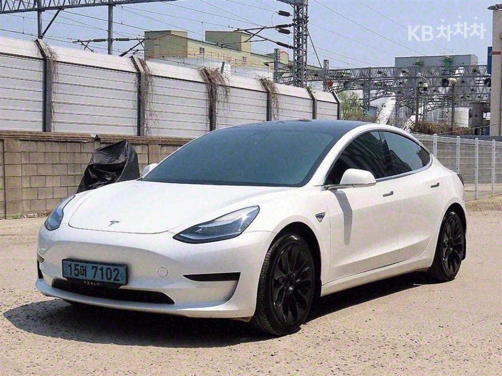 테슬라 Model 3 Long Range - Image 2