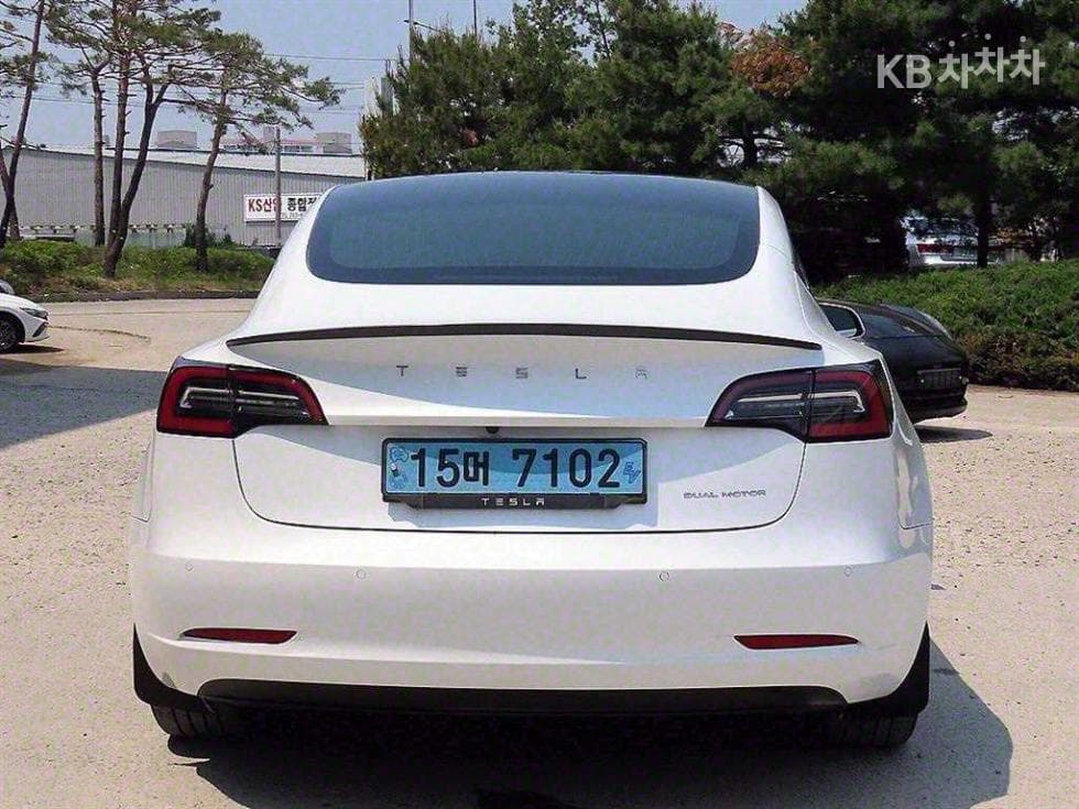 테슬라 Model 3 Long Range - Image 4