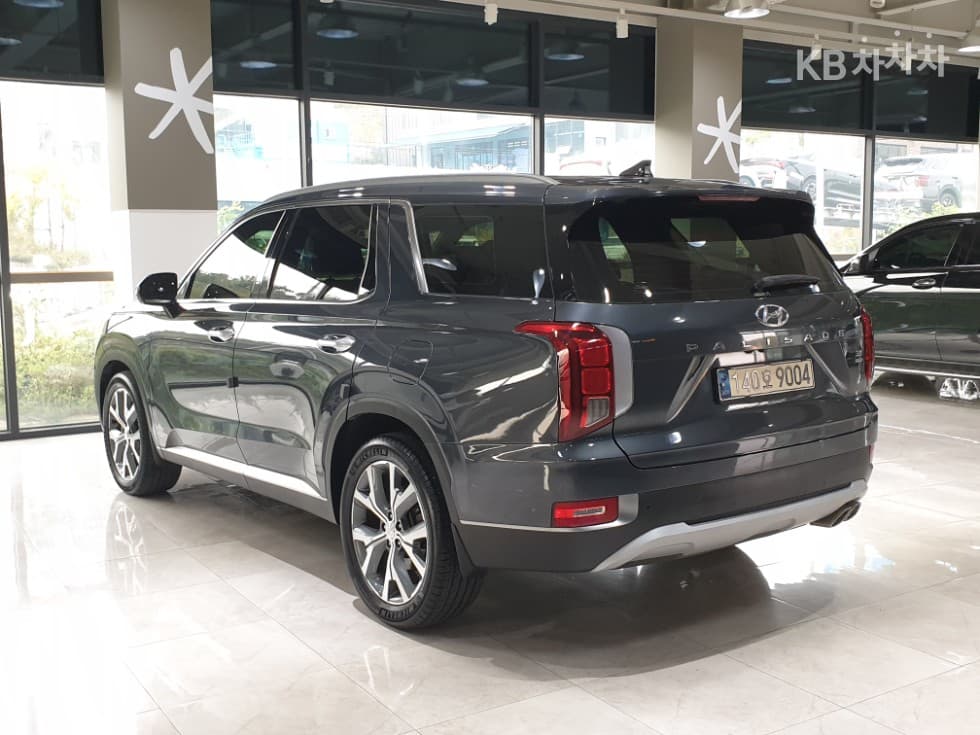 Hyundai Palisade 3.8 Gasoline 7-Passenger Exclusive - Image 4