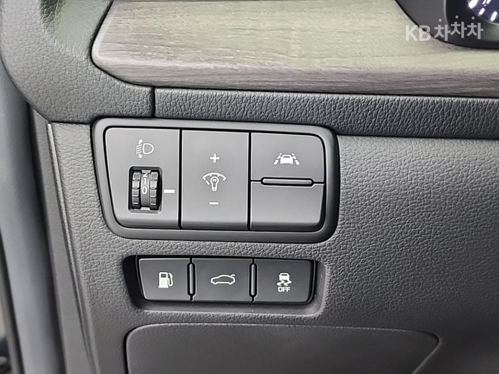 (383 words5036)Kia K7 Premier 2.5 GDi Prestige - 18