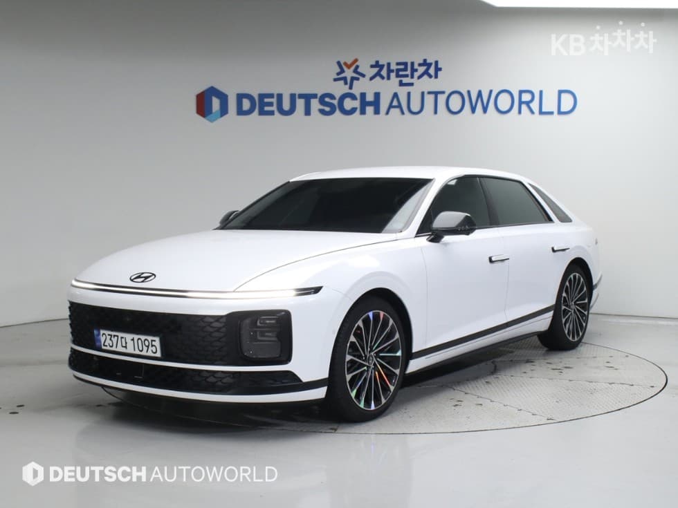 Hyundai All New Granger Hybrid 1.6 Turbo Gasoline Calligraphy Black Exterior - Image 1