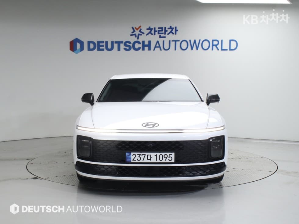 Hyundai All New Granger Hybrid 1.6 Turbo Gasoline Calligraphy Black Exterior - Image 3