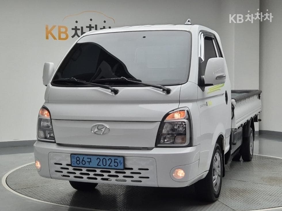 Hyundai Porter2 Electric Super Cab Extra Long Axle Premium Special - Image 1