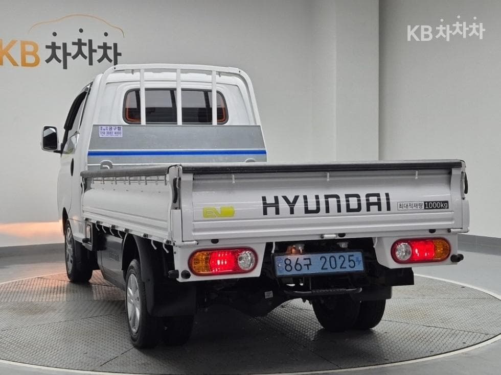 Hyundai Porter2 Electric Super Cab Extra Long Axle Premium Special - Image 2