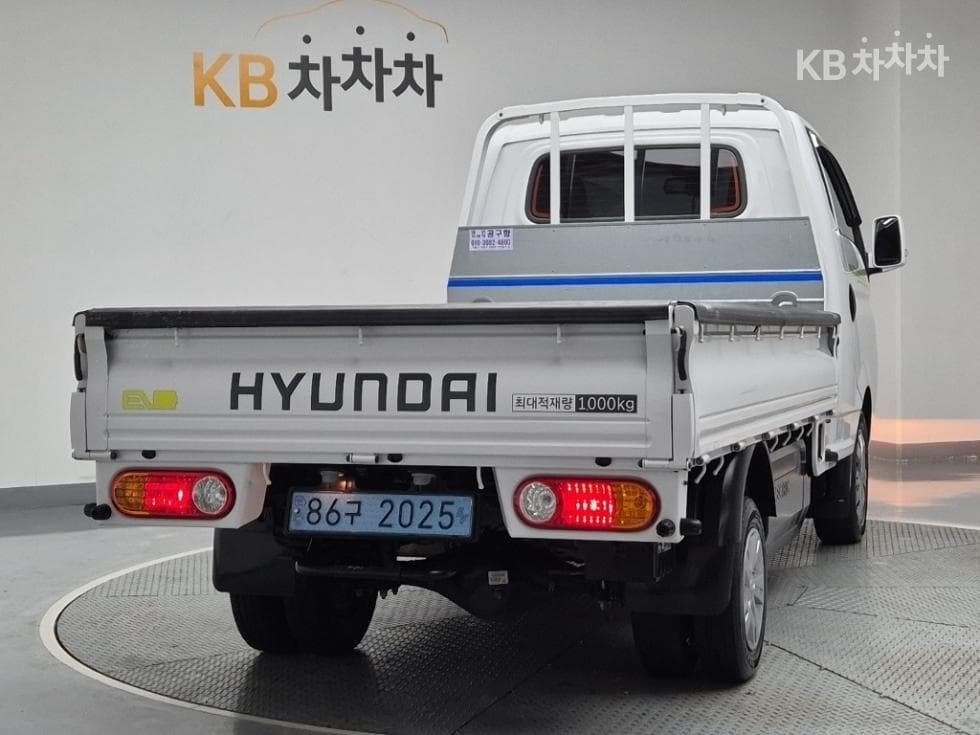 Hyundai Porter2 Electric Super Cab Extra Long Axle Premium Special - Image 3