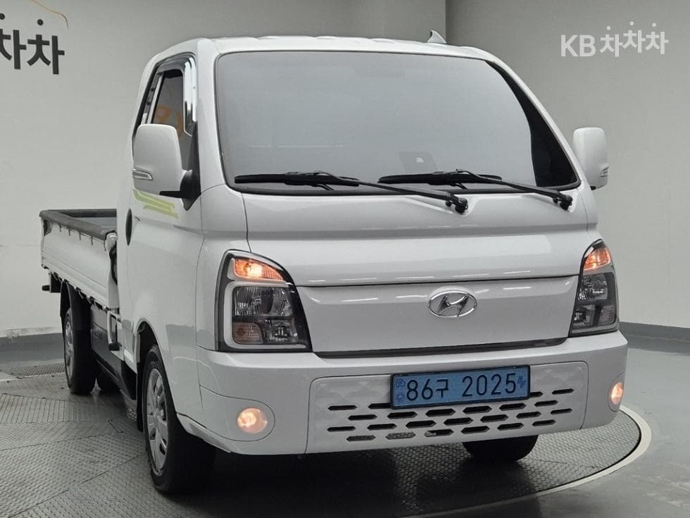 Hyundai Porter2 Electric Super Cab Extra Long Axle Premium Special - Image 4