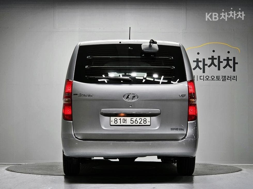 Hyundai The New Grand Starex Van 5 Passenger Smart - Image 4