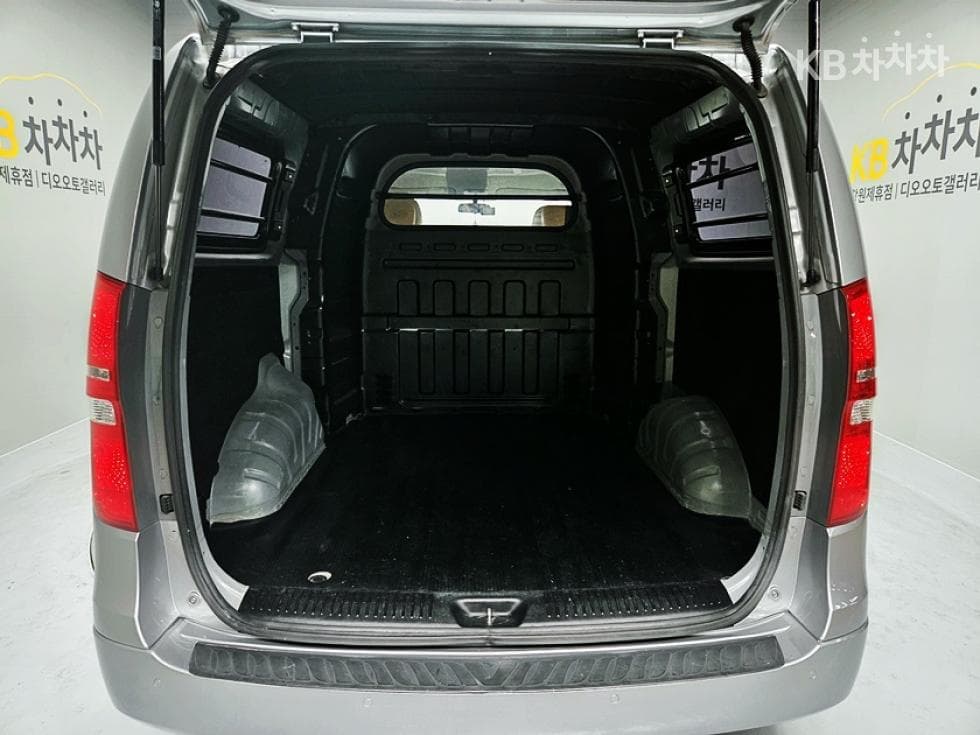(81mer5628)Hyundai The New Grand Starex Van 5 Passenger Smart - 5