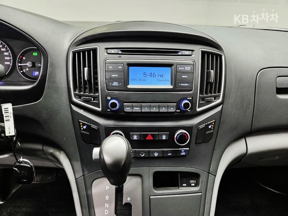 (81mer5628)Hyundai The New Grand Starex Van 5 Passenger Smart - 8