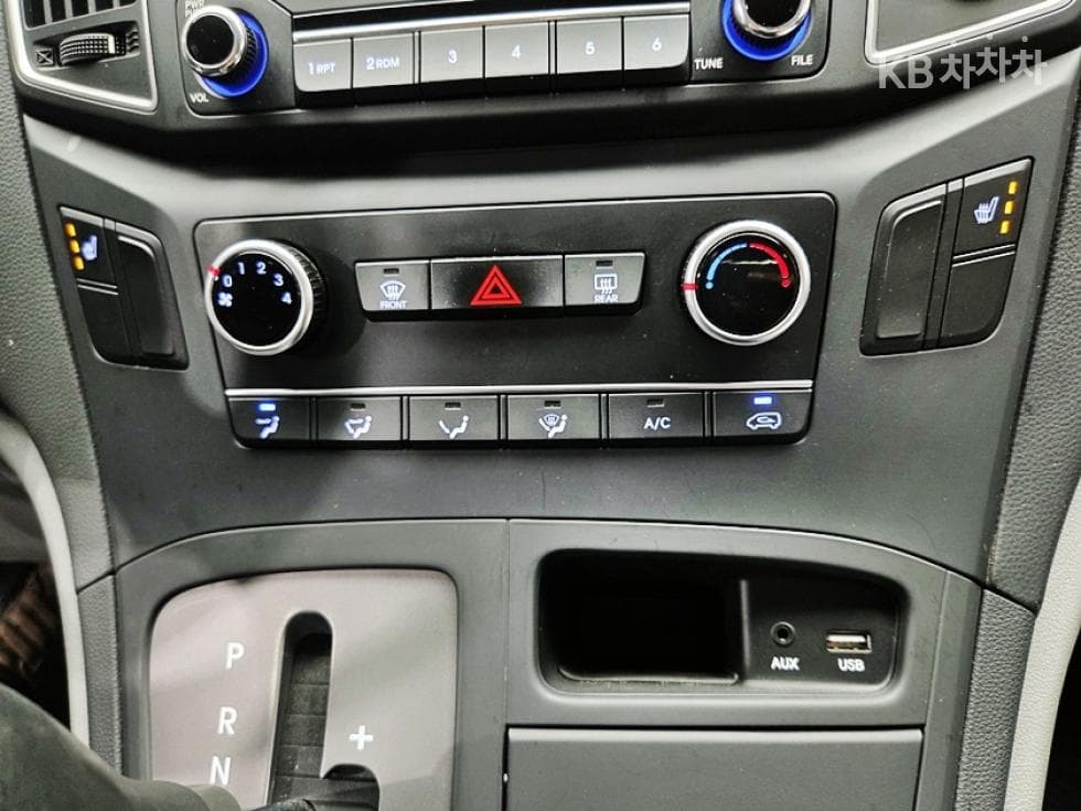 (81mer5628)Hyundai The New Grand Starex Van 5 Passenger Smart - 9