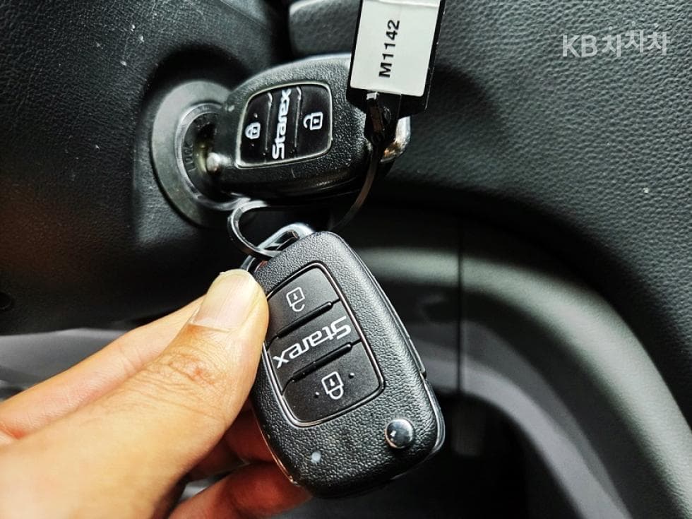 (81mer5628)Hyundai The New Grand Starex Van 5 Passenger Smart - 10