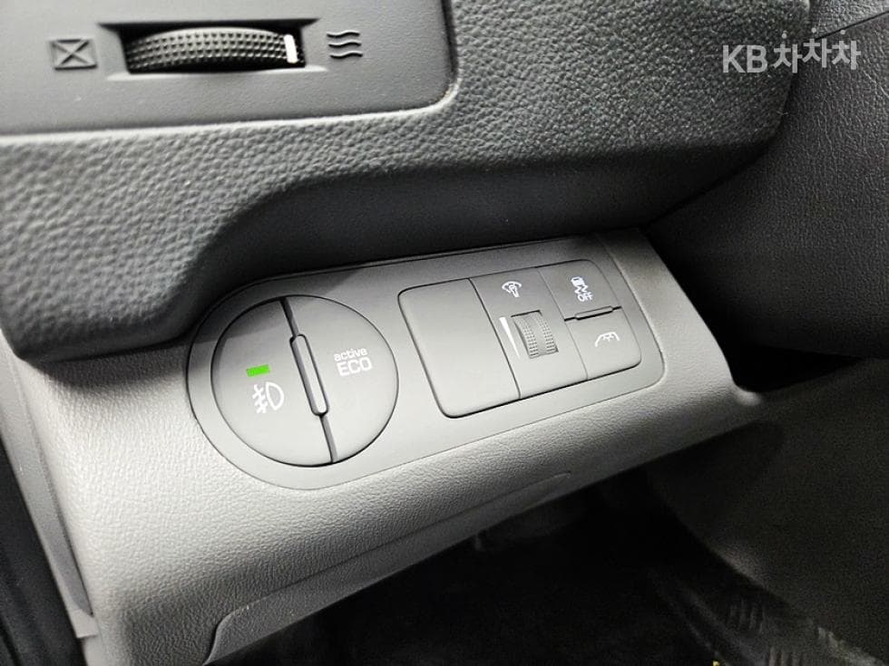 (81mer5628)Hyundai The New Grand Starex Van 5 Passenger Smart - 11