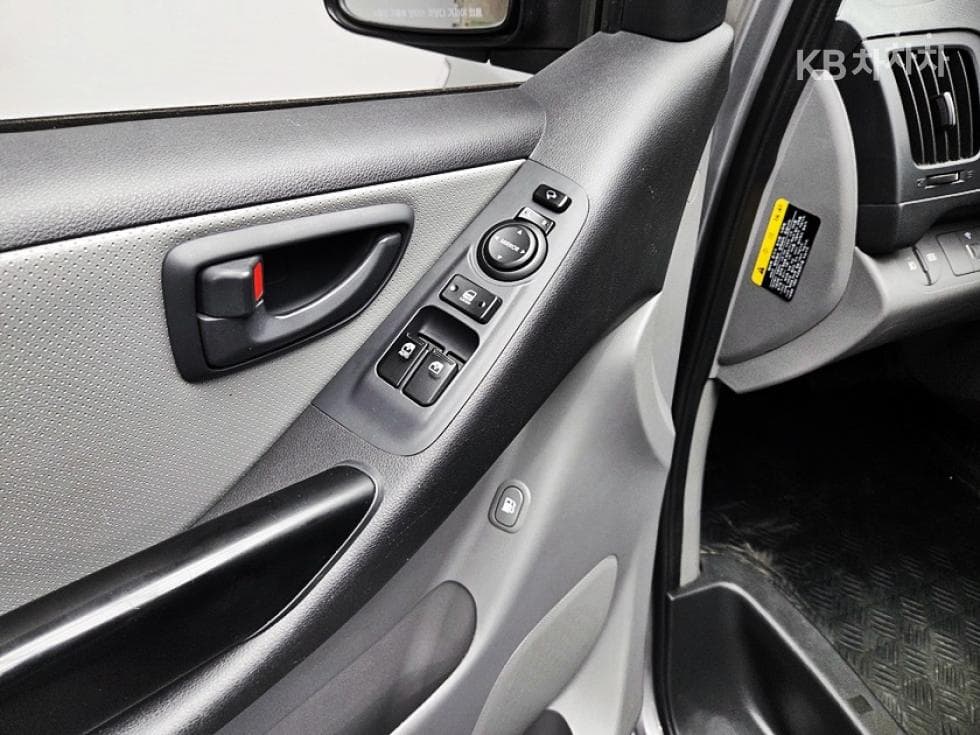 (81mer5628)Hyundai The New Grand Starex Van 5 Passenger Smart - 14