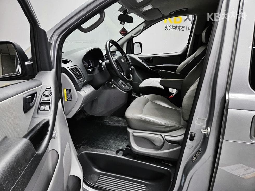 (81mer5628)Hyundai The New Grand Starex Van 5 Passenger Smart - 15