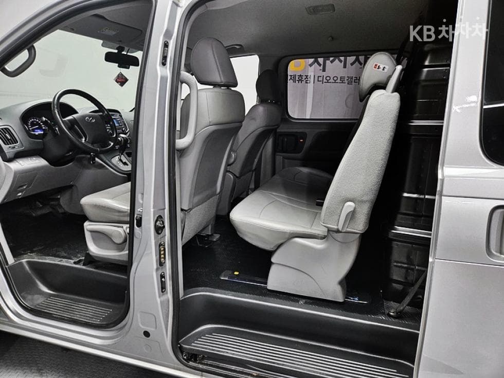 (81mer5628)Hyundai The New Grand Starex Van 5 Passenger Smart - 16