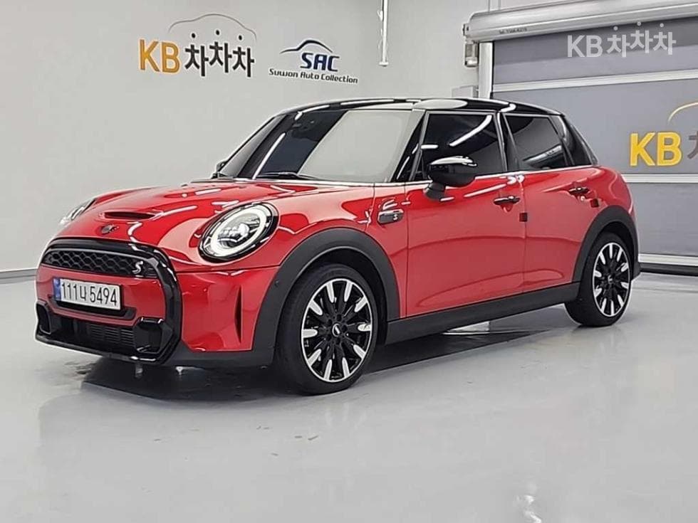 Mini Cooper 5-Door S 2.0 Classic Base - Image 1