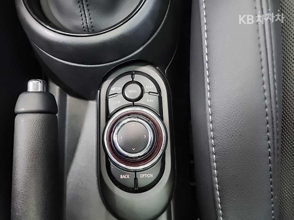 (111N5494)Mini Cooper 5-Door S 2.0 Classic Base - 19