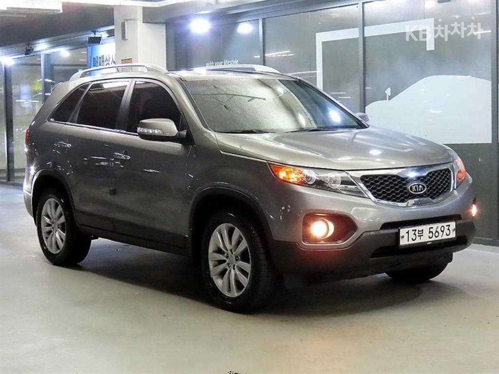 Kia Sorento R Diesel 2.0 2WD TLX Top of the Line - Image 1