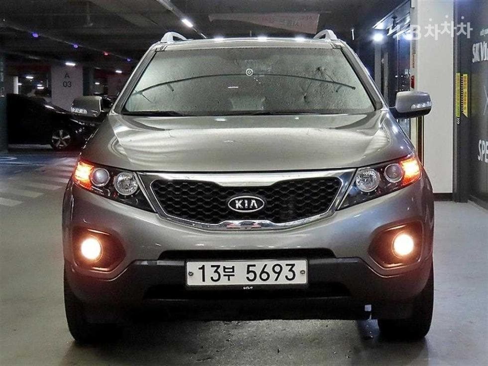Kia Sorento R Diesel 2.0 2WD TLX Top of the Line - Image 2