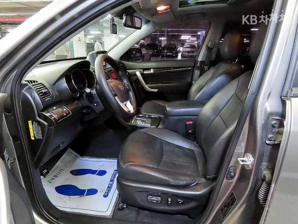 (13Part 5693)Kia SorentoR Diesel 2.0 2WD TLX Top of the Line - 6
