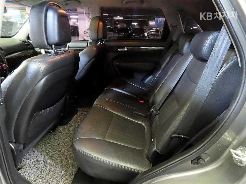 (13Part 5693)Kia SorentoR Diesel 2.0 2WD TLX Top of the Line - 7