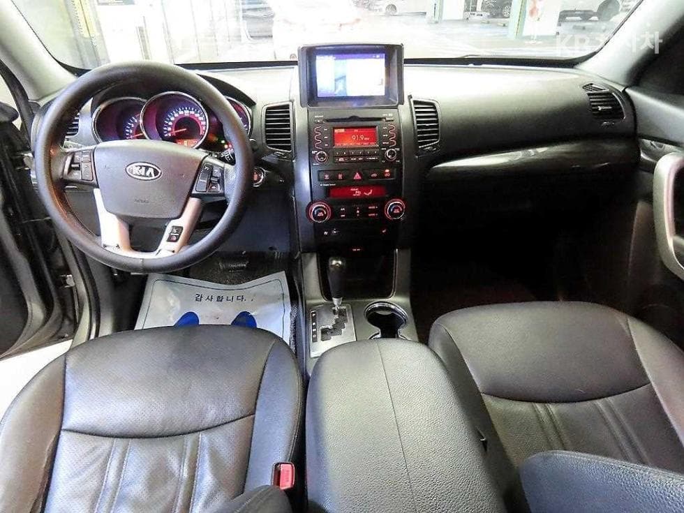 (13Part 5693)Kia SorentoR Diesel 2.0 2WD TLX Top of the Line - 10