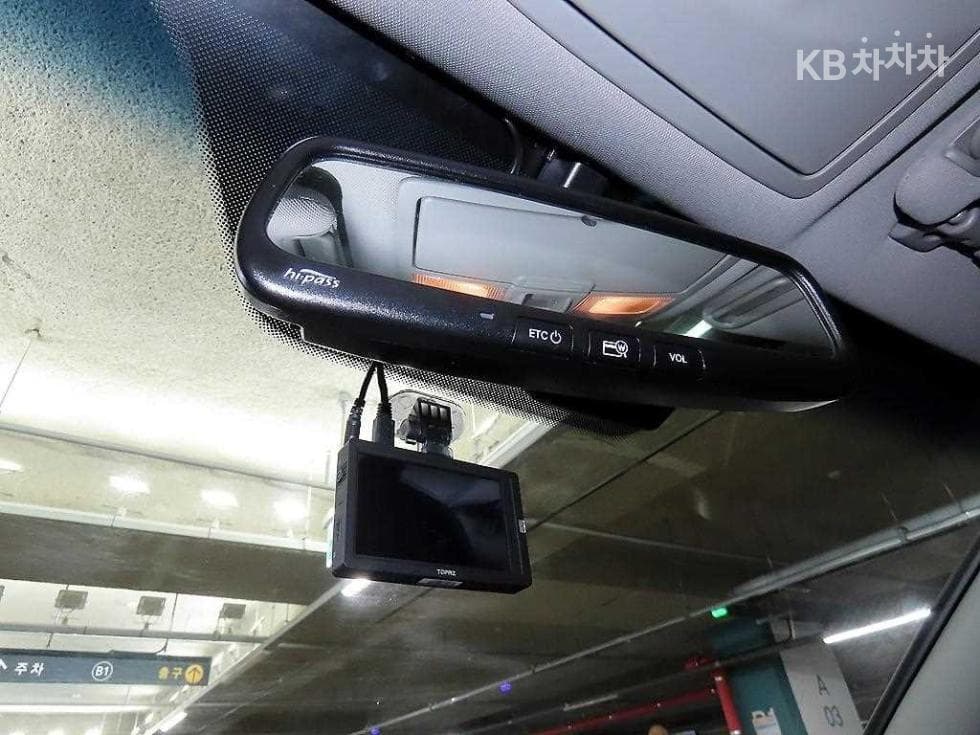 (13Part 5693)Kia SorentoR Diesel 2.0 2WD TLX Top of the Line - 15