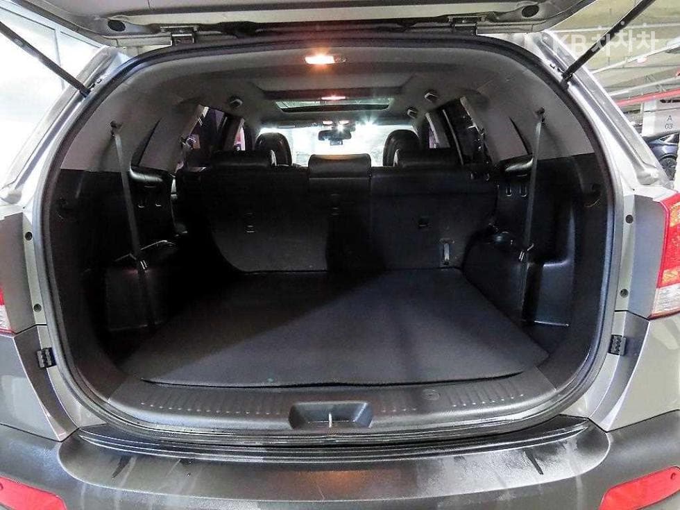 (13Part 5693)Kia SorentoR Diesel 2.0 2WD TLX Top of the Line - 17