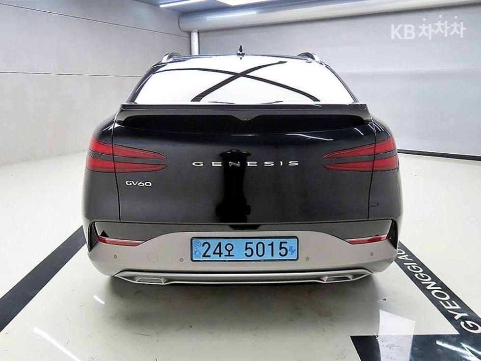 Дженезис GV60Стандартен 2WD Стандартен - 3