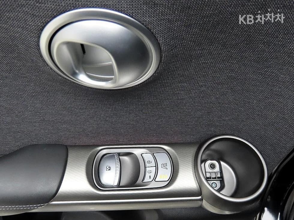 Дженезис GV60Стандартен 2WD Стандартен - 12