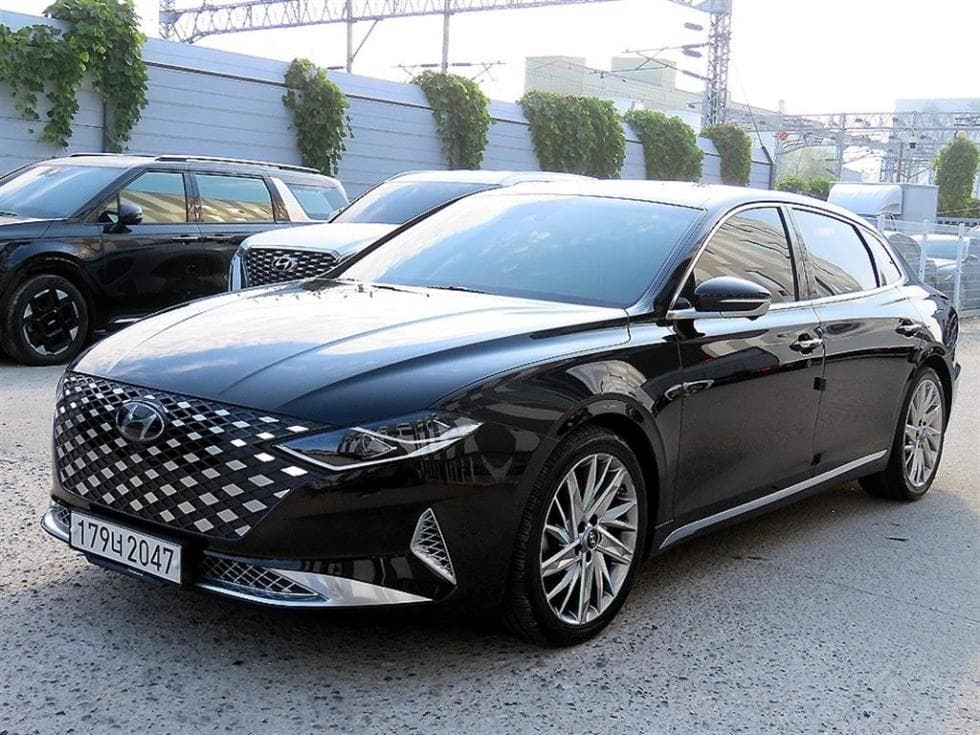 Hyundai The New Granger 2.5 Calligraphy - Image 1