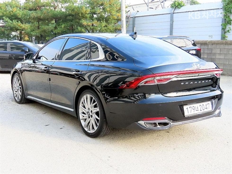 Hyundai The New Granger 2.5 Calligraphy - Image 2