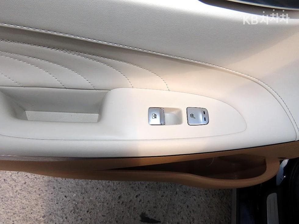 (179n2047)Hyundai The New Granger 2.5 Calligraphy - 15