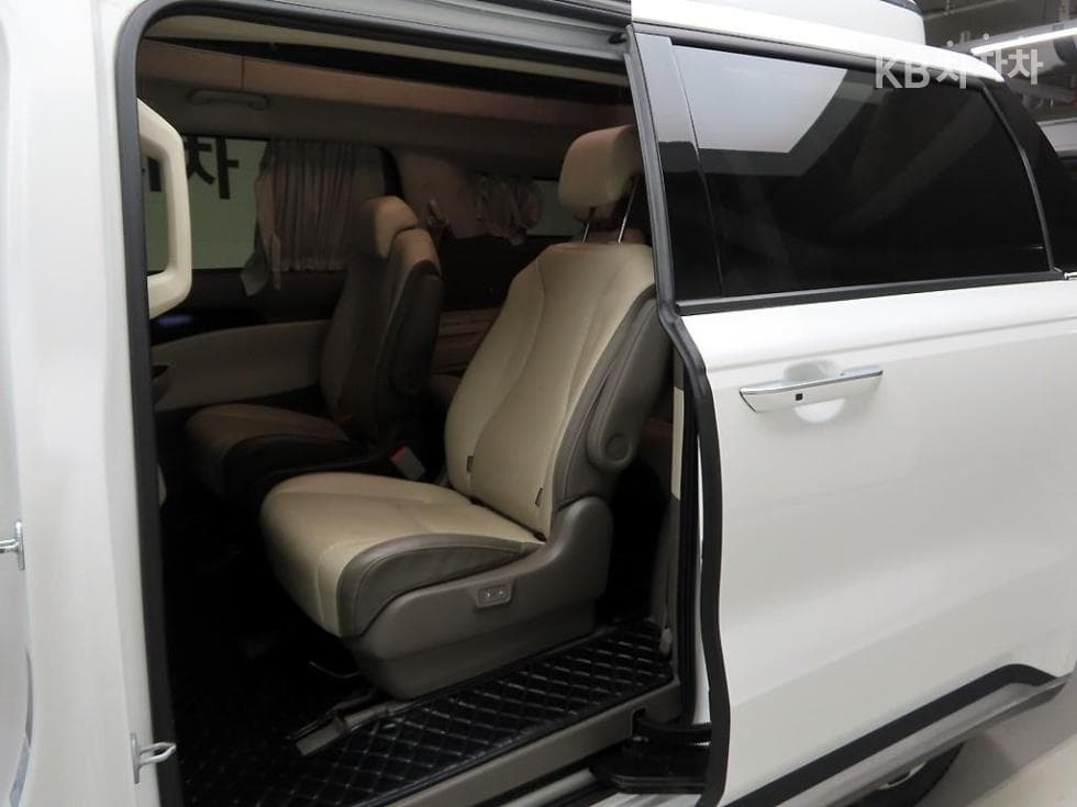 Киа Канивал 4-то поколениеВисок Лимузин (Канивал) G3.5 GDI 9-местен Signature - 13