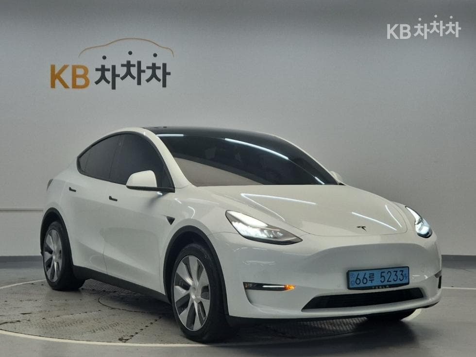 Tesla Model Y Long Range - Image 4