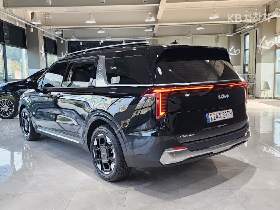 Kia The New Carnival Hybrid 4th Generation 1.6 HEV 7 Passenger Noblesse - Image 4