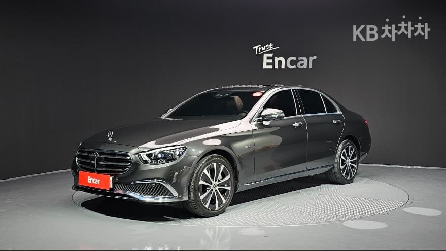 Mercedes-Benz E-Class (W213) E300e 4MATIC Exclusive - Image 1