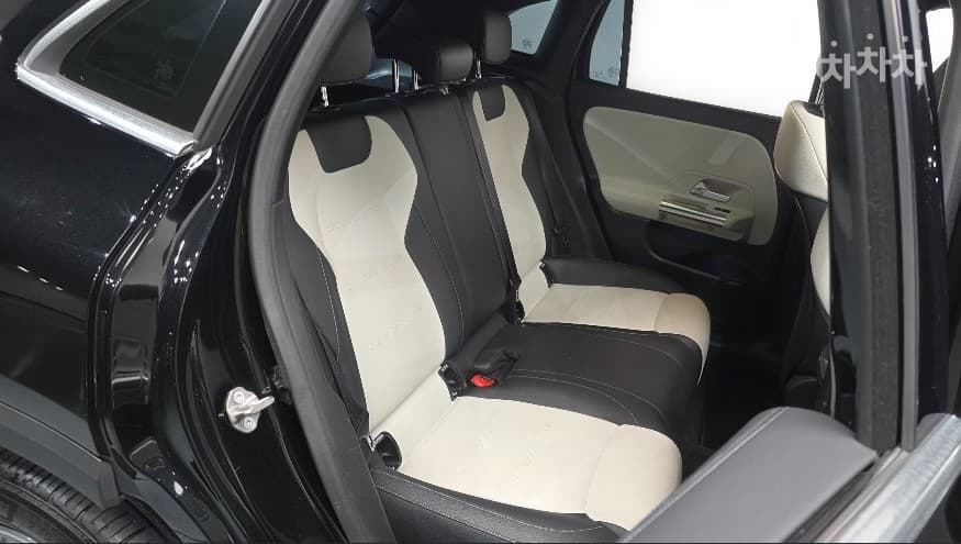 Mercedes-Benz GLA H247250 4Matic Стандартен - 13