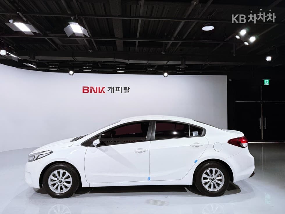 Kia The New K3 1.6 Gasoline Deluxe - Image 3