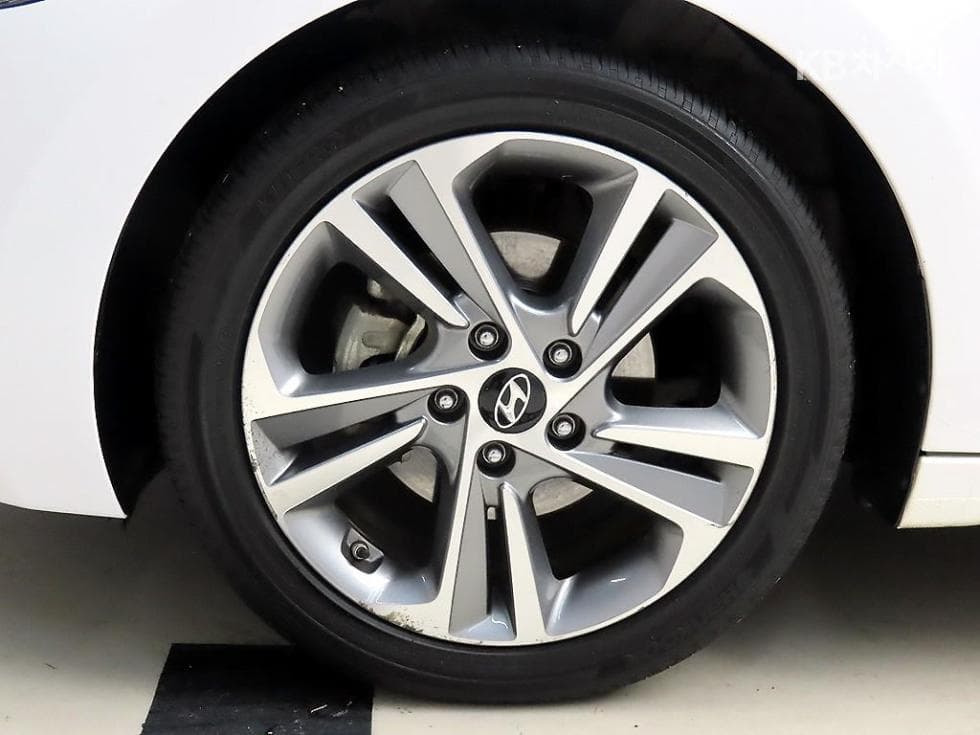 Хюндай Avante (Elantra)AD1.6 GDi Value Plus - 19