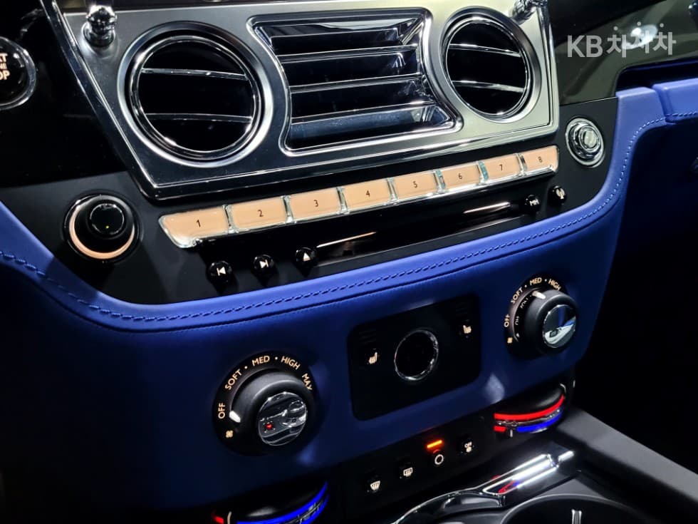 롤스로이스 Ray (van)스6.6 Standard - 18